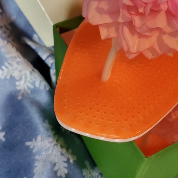 Kate Spade Bella flip flops size 8 Barbie pink flowers - Picture 3 of 3